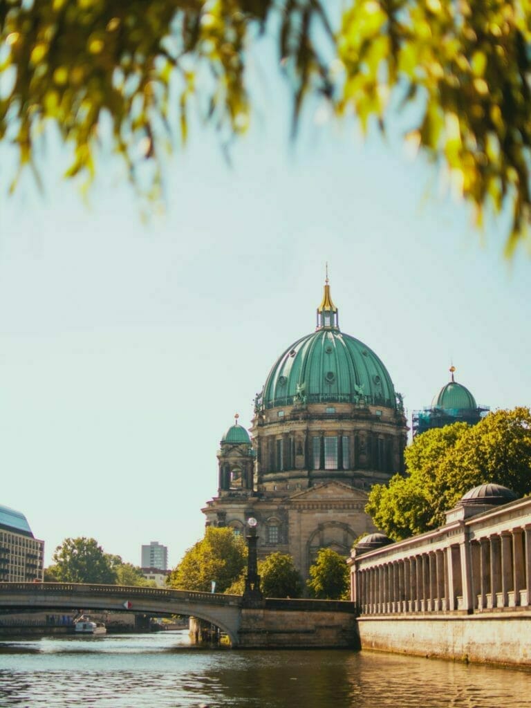Du musst dich bei der GEZ anmelden