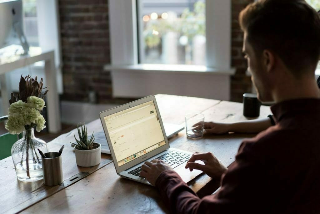 Online eine Anmeldebescheinigung beantragen