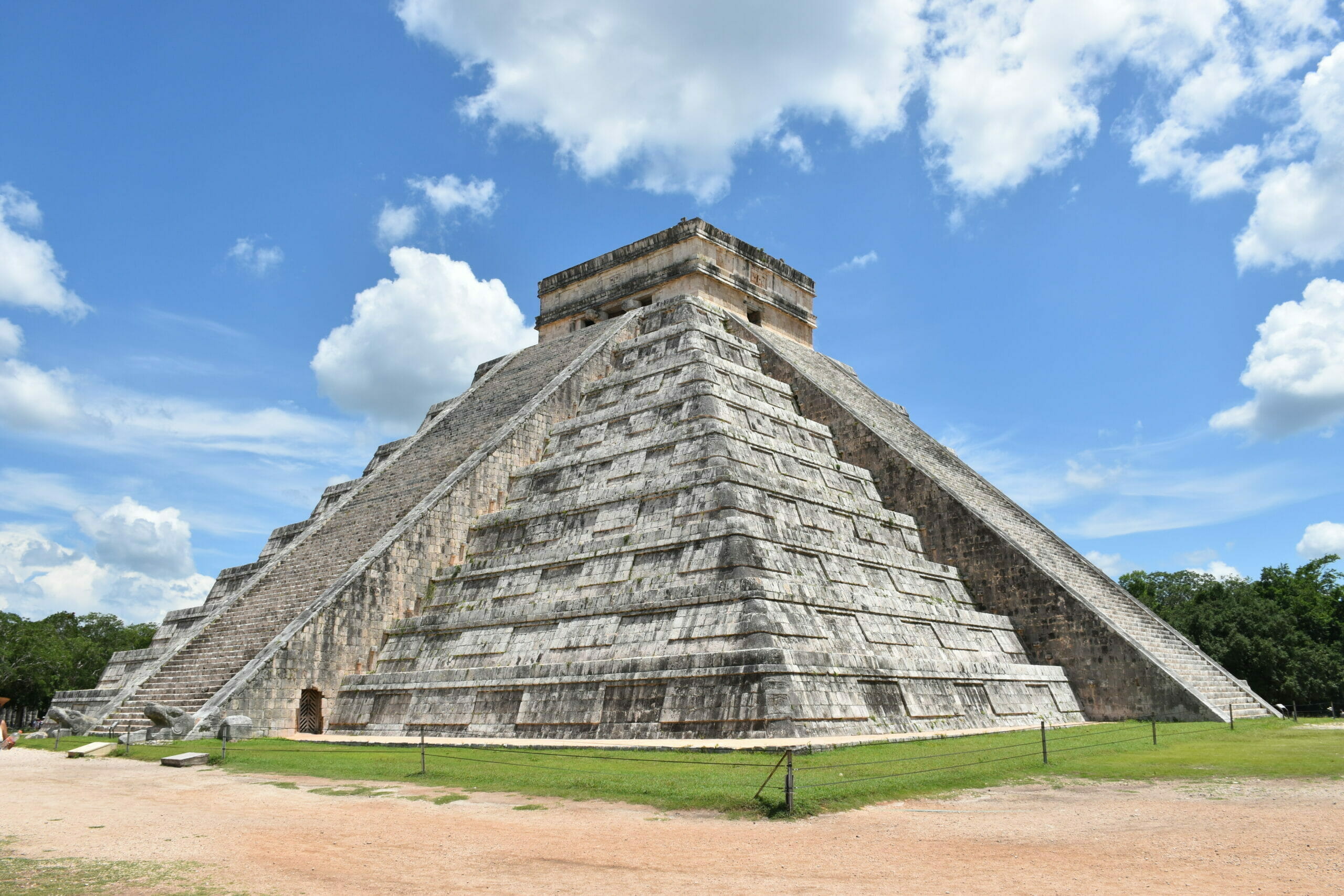 Das Foto zeigt die Pyramide von Chichén Itzá.