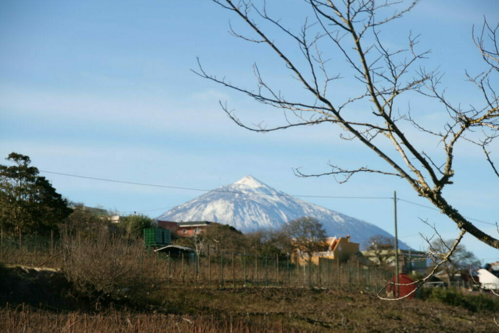 Das Foto zeigt den höchsten Berg Spaniens, den Teide, der sich auf der Kanarischen Insel Teneriffa befindet.
